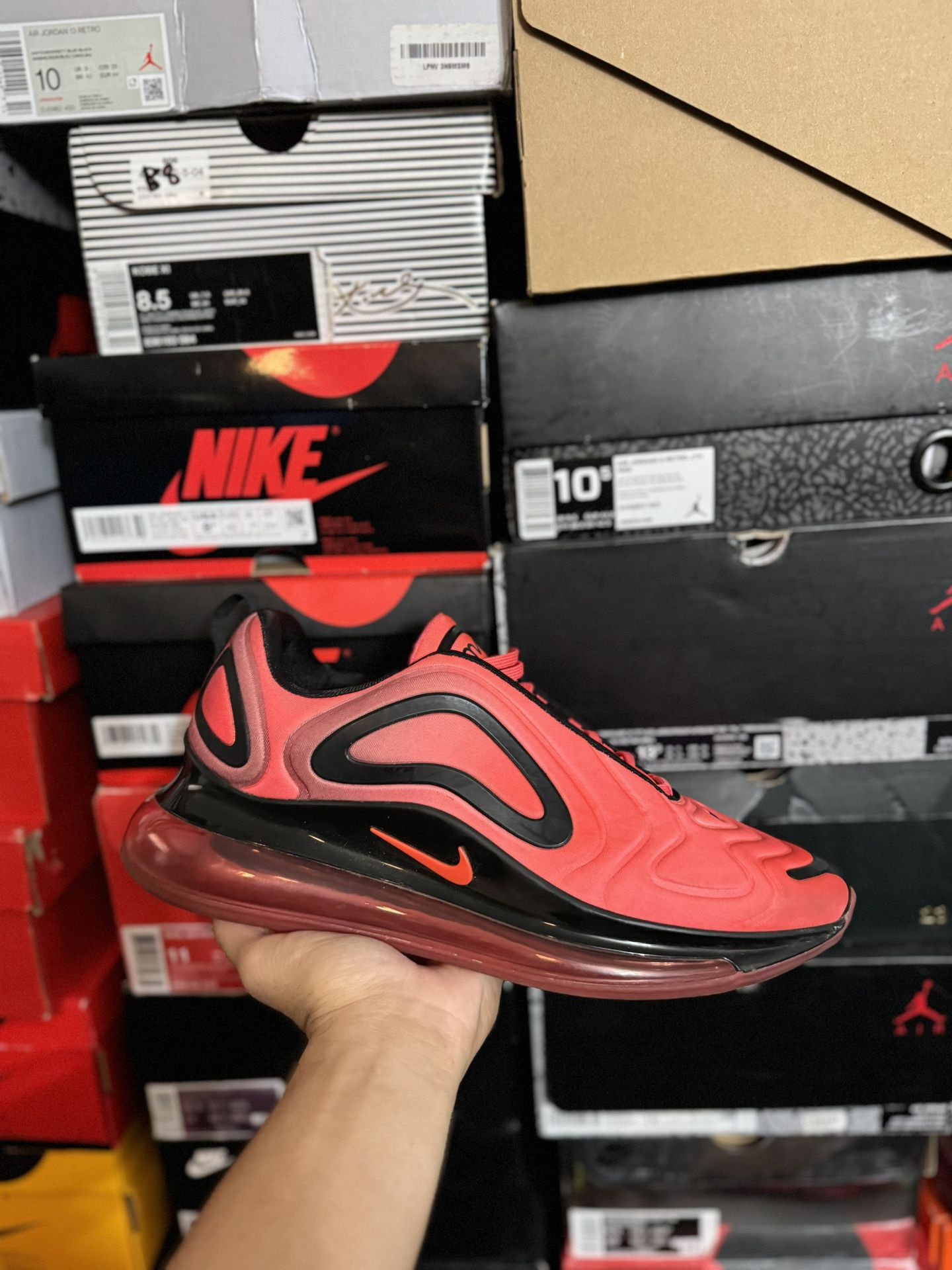 Nike Air Max 720 University Red Black size 12 VNDS