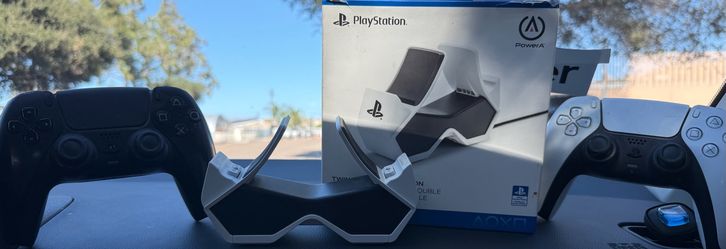 PLAYSTATION 5 CONTROLLERS WITH PLAYSTATION TWIN CHARGING STATION USED