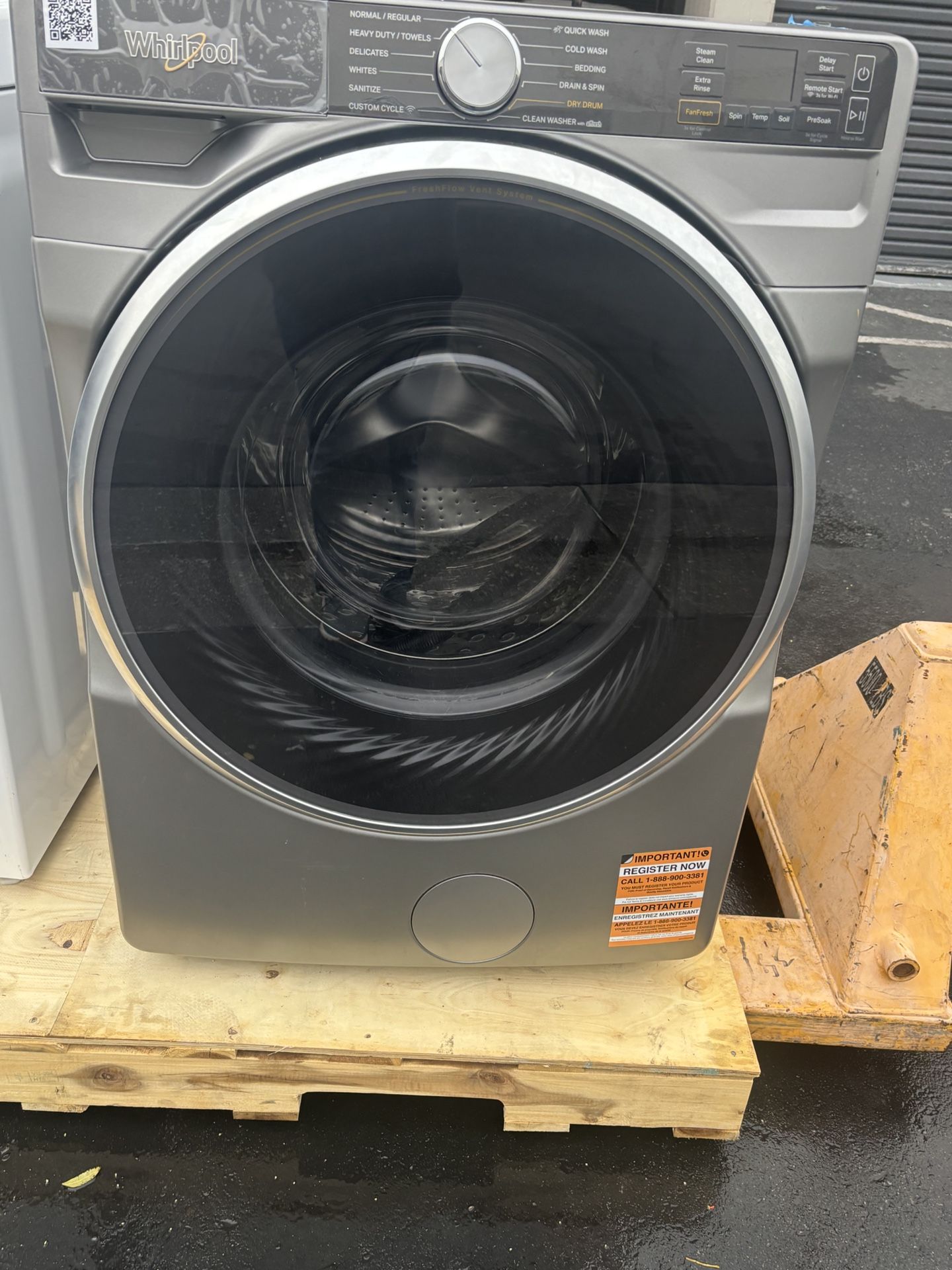 Whirlpool WFW6720RR0 5.0cuft Smart Front Load Fresh Flow Washer in Cure Silver
