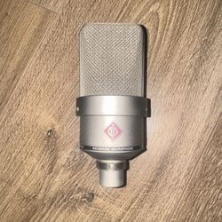 TLM 103 Microphone (VERY GREAT CONDITION)
