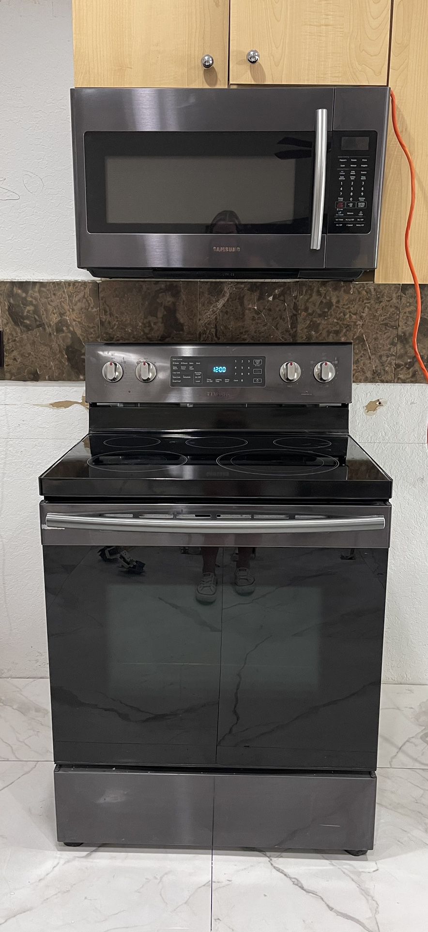 Matching set of Samsung microwave oven