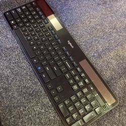 Logitech K750 Keyboard Black With Receiver - Solar Powered No Need For Batteries 