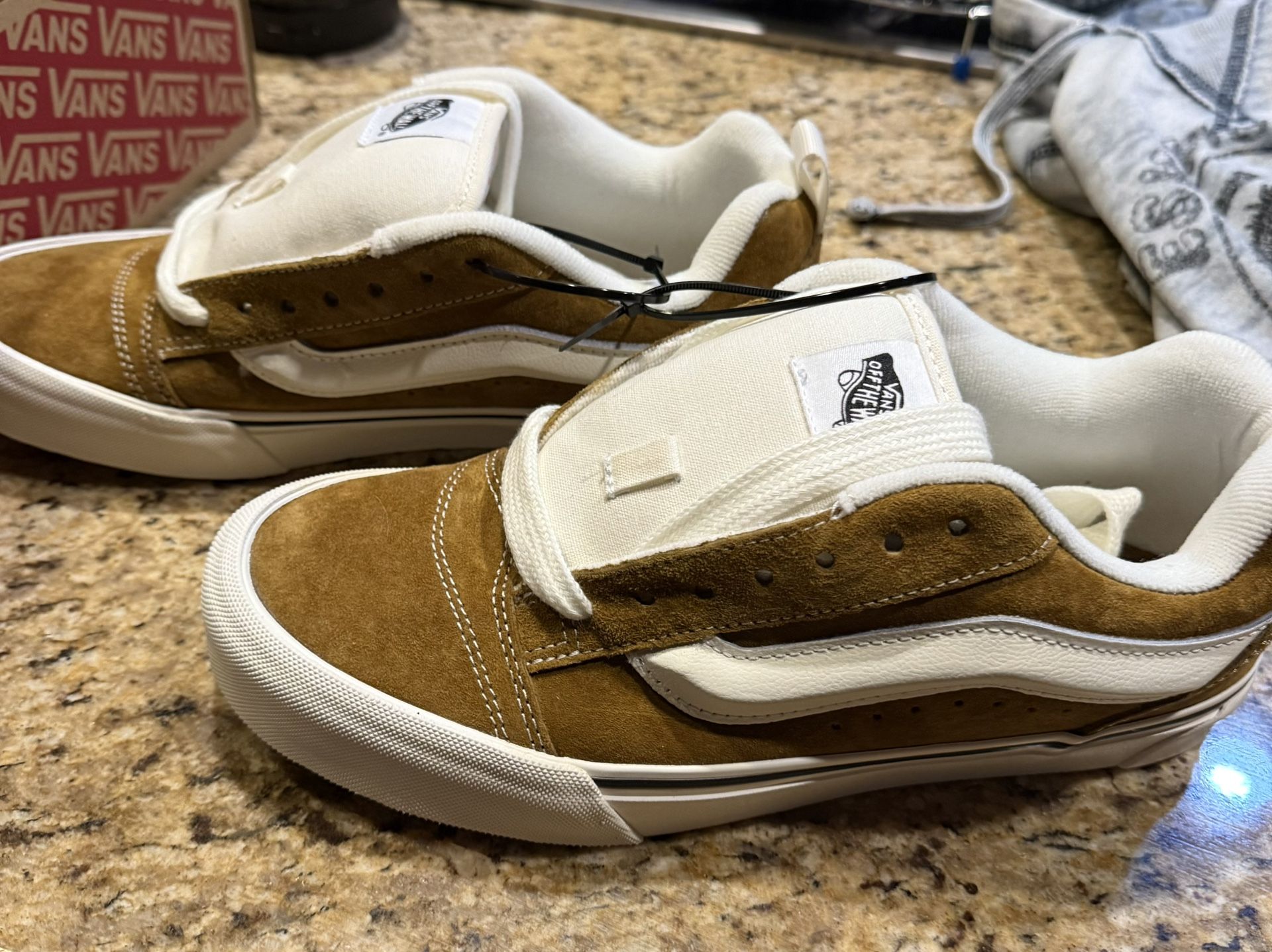 NEW Vans knu skool Suede Sneakers 8.5 M/10 W