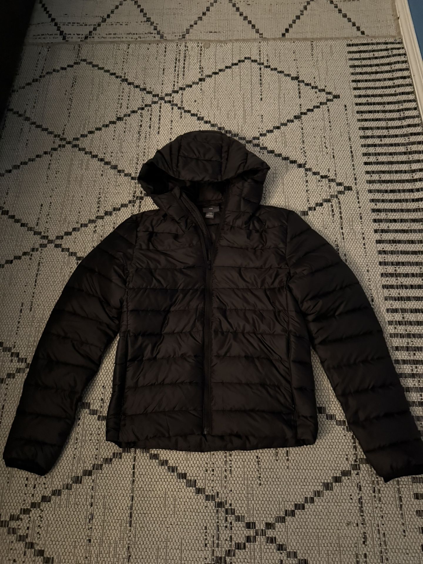 H&M Black puffer w/ hoodie (Open to negotiating)