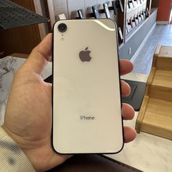 Apple iPhone XR 64 GB Unlocked Like New Condition, White