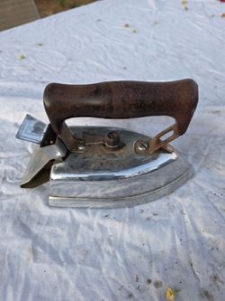 Vintage Sunbeam Electric Iron – Chrome w/ Bakelite Handle – No Cord - $30 OBO
