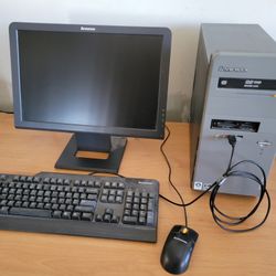 Computer w/Monitor, Keyboard & Mouse