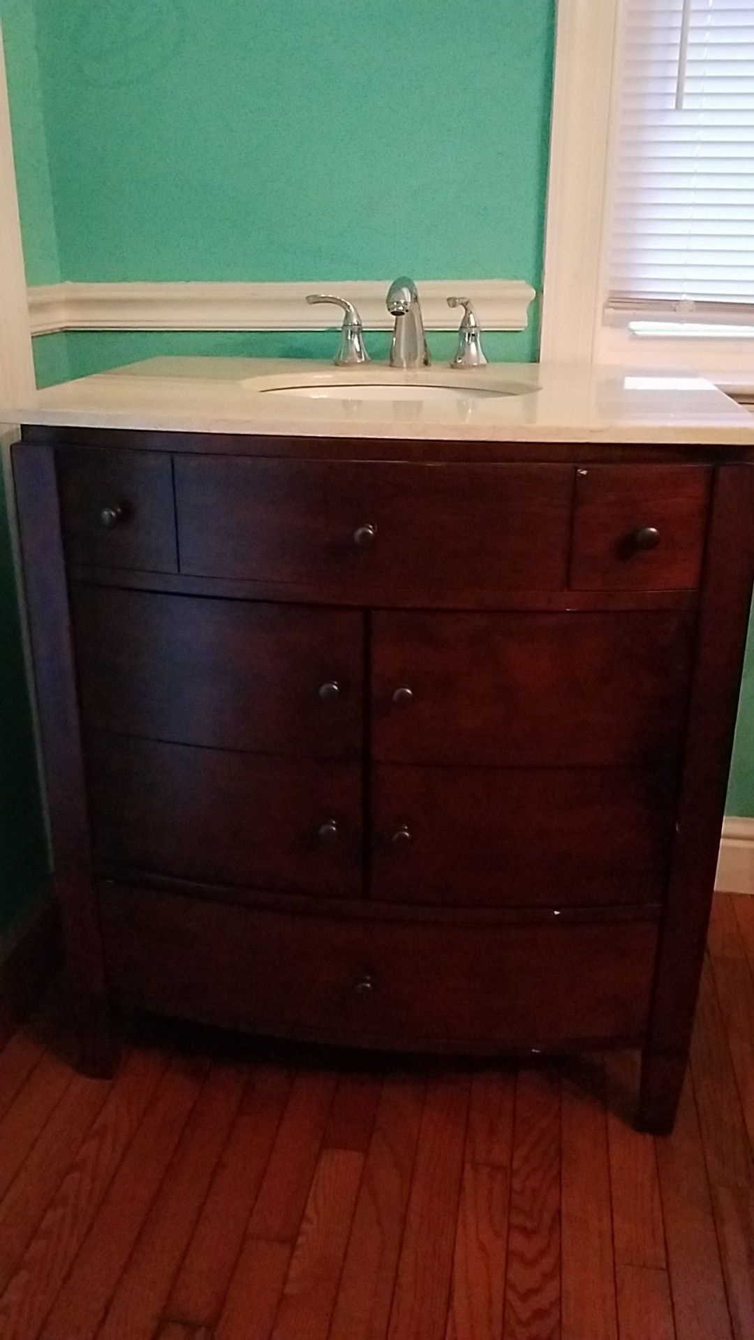 Bathrrom vanity 31 Wide x24 x31 hight