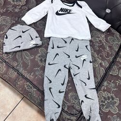 Nike Size 6 Meses $5