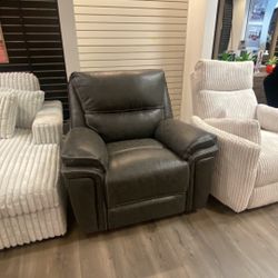 Gorgeous Recliners Onsale Several options Available 