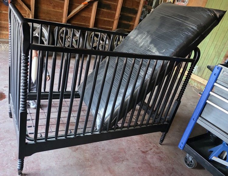 Black Baby/ Toddler Crib With Mattress OBO