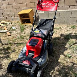 Milwaukee
M18 FUEL Brushless Cordless 21 in. Walk Behind Dual Battery Self-Propelled Mower (Tool-Only) no batería 🔋 no cargador