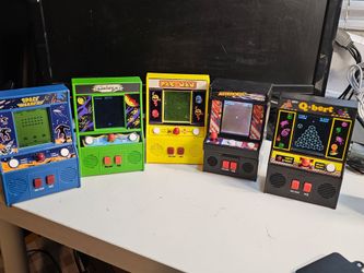 Mini arcade toy machines