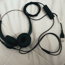 Brand NEW HEADPHONES
