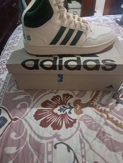 Tenis Adidas Size 9 1/2