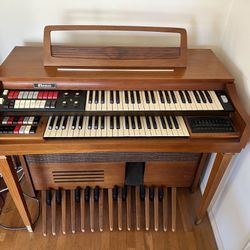 Thomas Transistor Electric Organ
