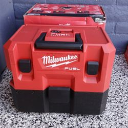 Vacuum Milwaukee M12 Tool Only 