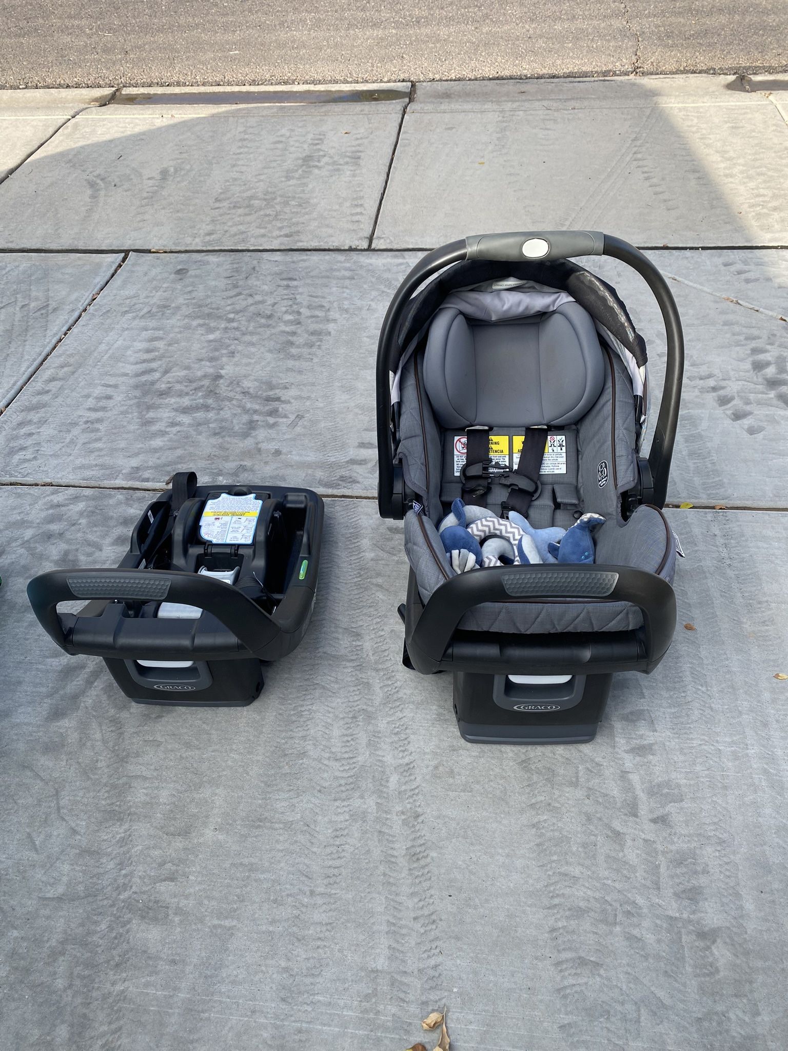 Graco  Premier Snugride Car Seat (2 Bases) 