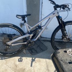 Full Suspension Moutin Bike  