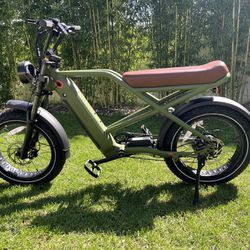 Brand New Moto-style E-bike Retrospec Valen Rev+