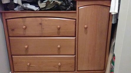 Storkcraft chest changing table