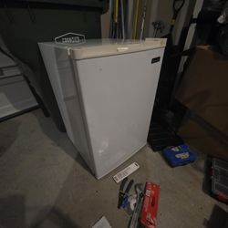 Mini-refrigerator