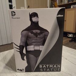 DC Collectibles Batman Black & White Statue – Autographed By Jae Lee COA