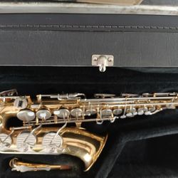 Vito Alto Saxophone In Excellent Condition 