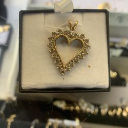 FLAWLESS 10K DIAMOND HEART PENDANT 