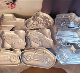Vehicle cake pan set