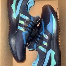 Adidas flounder edition colab with Disney  sz6 boys