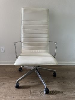White Leather Executive Office Chair/ Conference chair