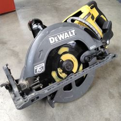 FLEXVOLT 60V MAX Cordless Brushless 7-1/4 in. Wormdrive Style Circular Saw. Tool-Only 