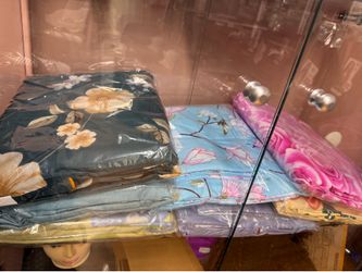 6 pieces bedskirt  including 2 curtains and pillows cases