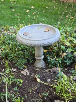 Bird bath good condition