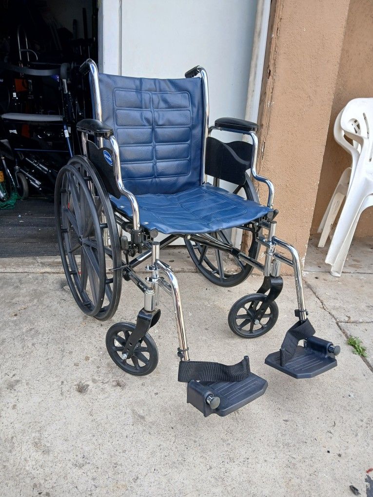 INVACARE WHEELCHAIR 18" WIDTH REGULAR FOOTREST
