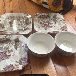 3 Dinner plates , 2 bowls 