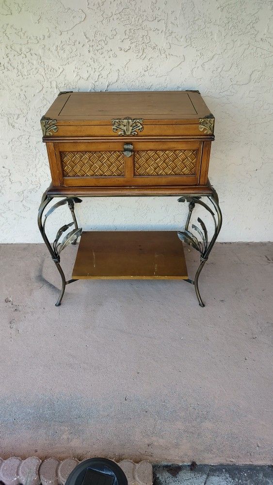 Pretty Stand Or Table