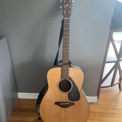 Yamaha Guitar FG 700s plus Bag, Stand, And Shoulder Strap