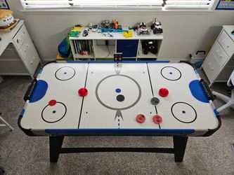Air hockey table