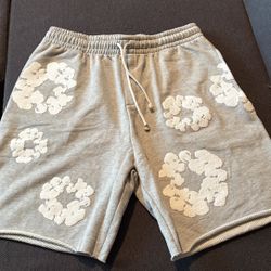 High Quality Den1m Tears Shorts Size Large 
