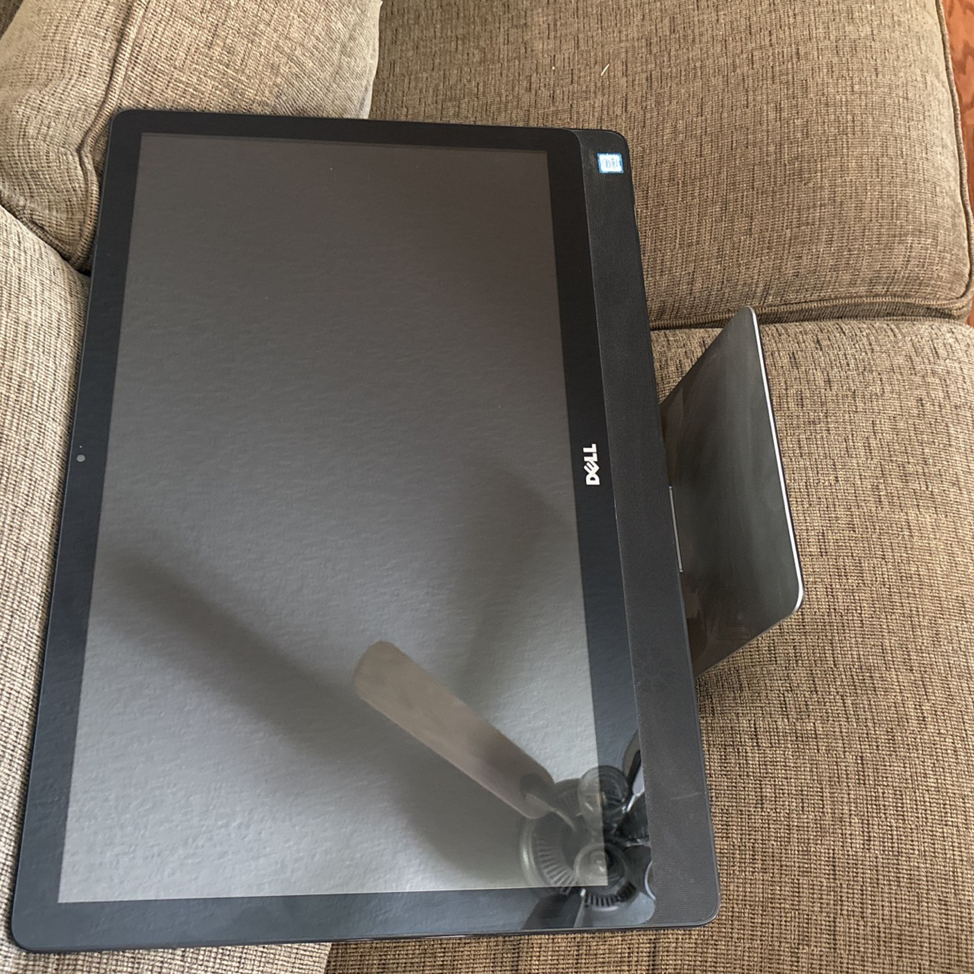 Dell Inspiron 24 All-In-One (No cords)