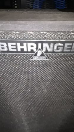 Bass multi speaker Behringer Bass etc 110.