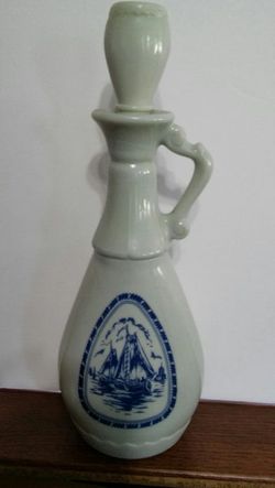 1963 vintage jim beam delft blue milk glass decanter Empty 