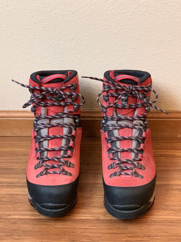 REI, LOWA Men’s Hiking/ Mountain Boots size 7 for Sale in Kent, WA ...
