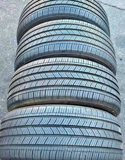 215 50 17 Michelin tires Con 80% de Vida Las 4
