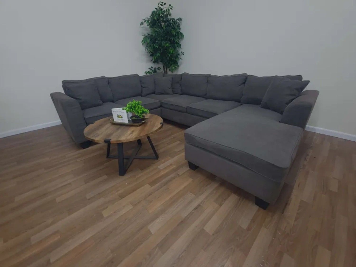 DELIVERY AVAILABLE Sectional Couch