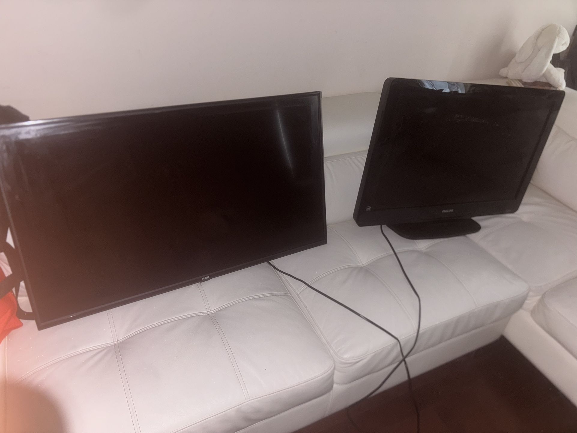 2 Flat Screen TVs Bother Wor