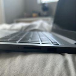 selling a lenovo laptop bought for 400$ selling for 300$ works great i just wanna upgrade.