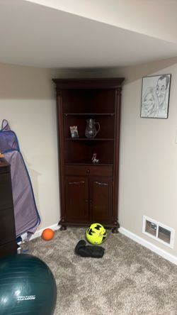 Corner cabinet